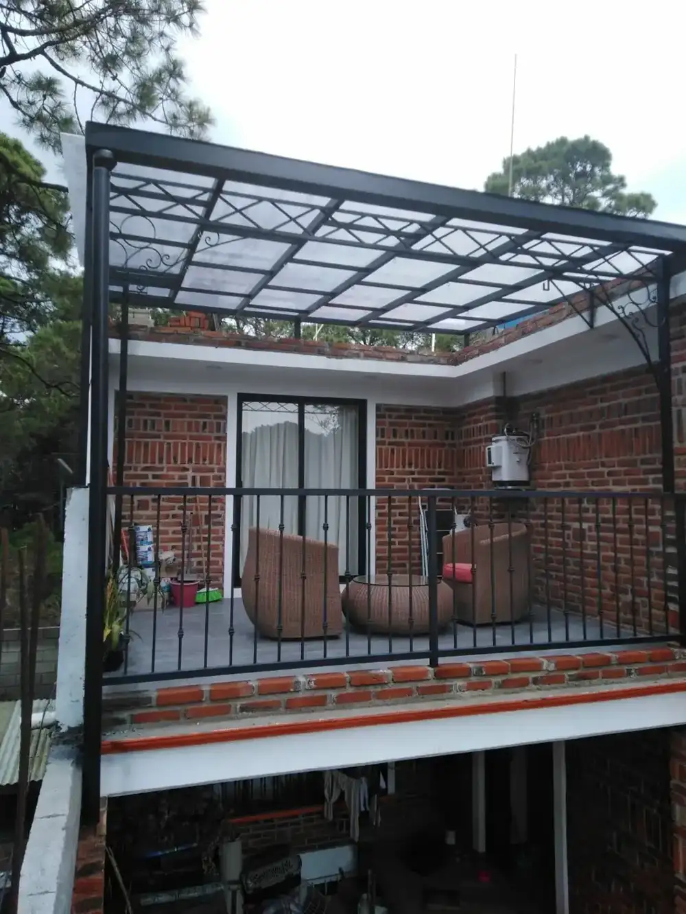 Techos y pérgolas con estructura de hierro - ConstruFach