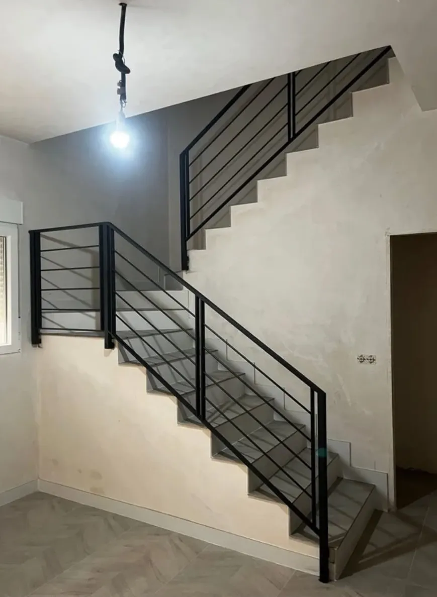 Barandas de hierro para escaleras y azoteas - ConstruFach