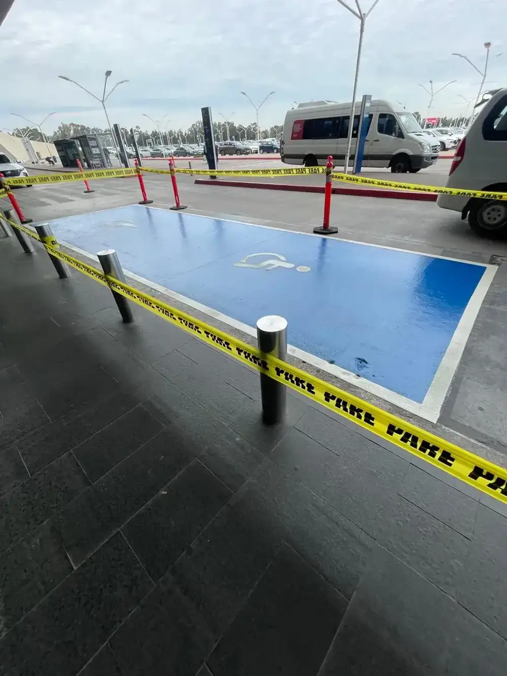 Demarcación de piso de estacionamiento — ConstruFach