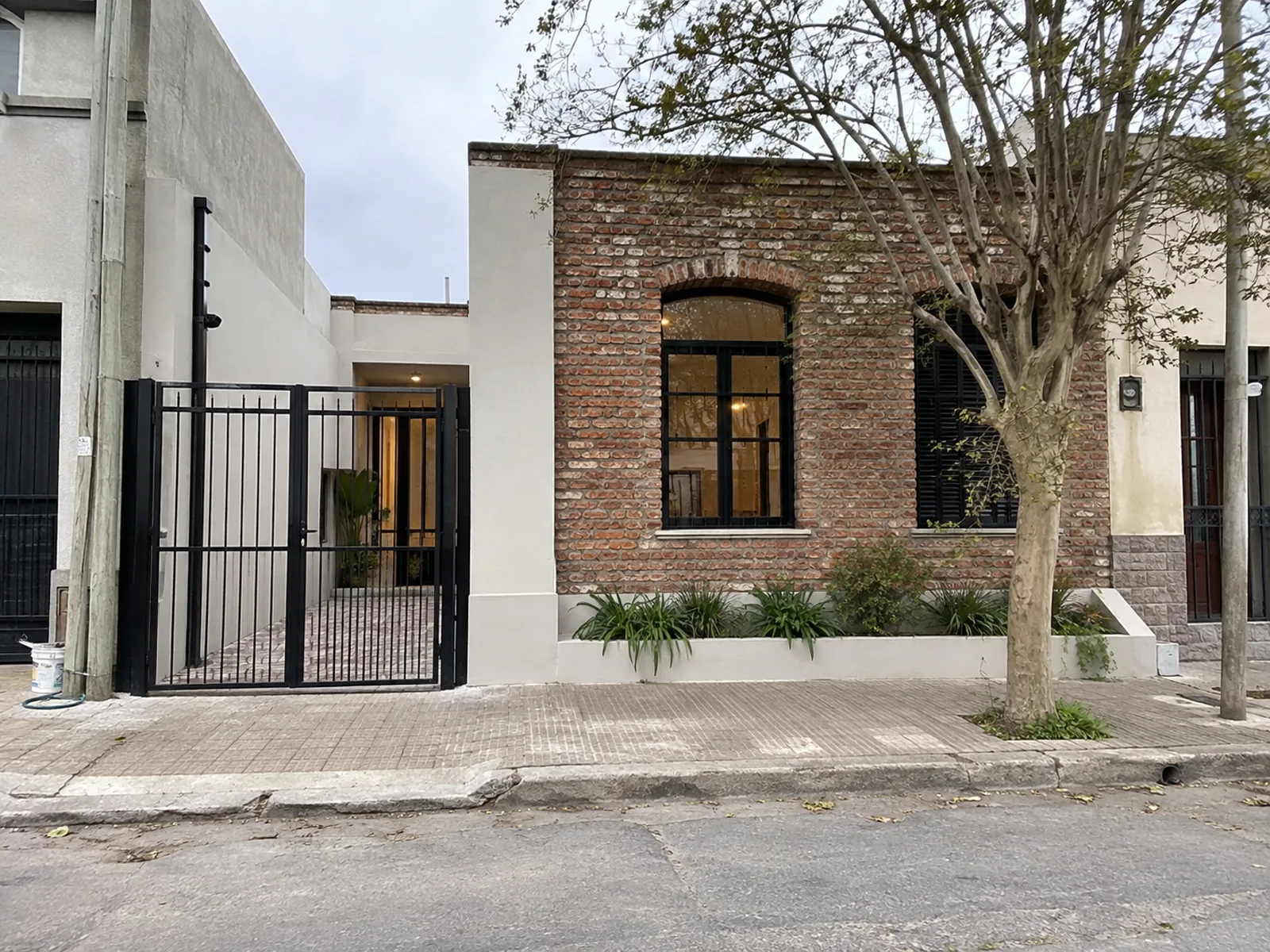 Reciclaje de fachada con ladrillo visto — ConstruFach