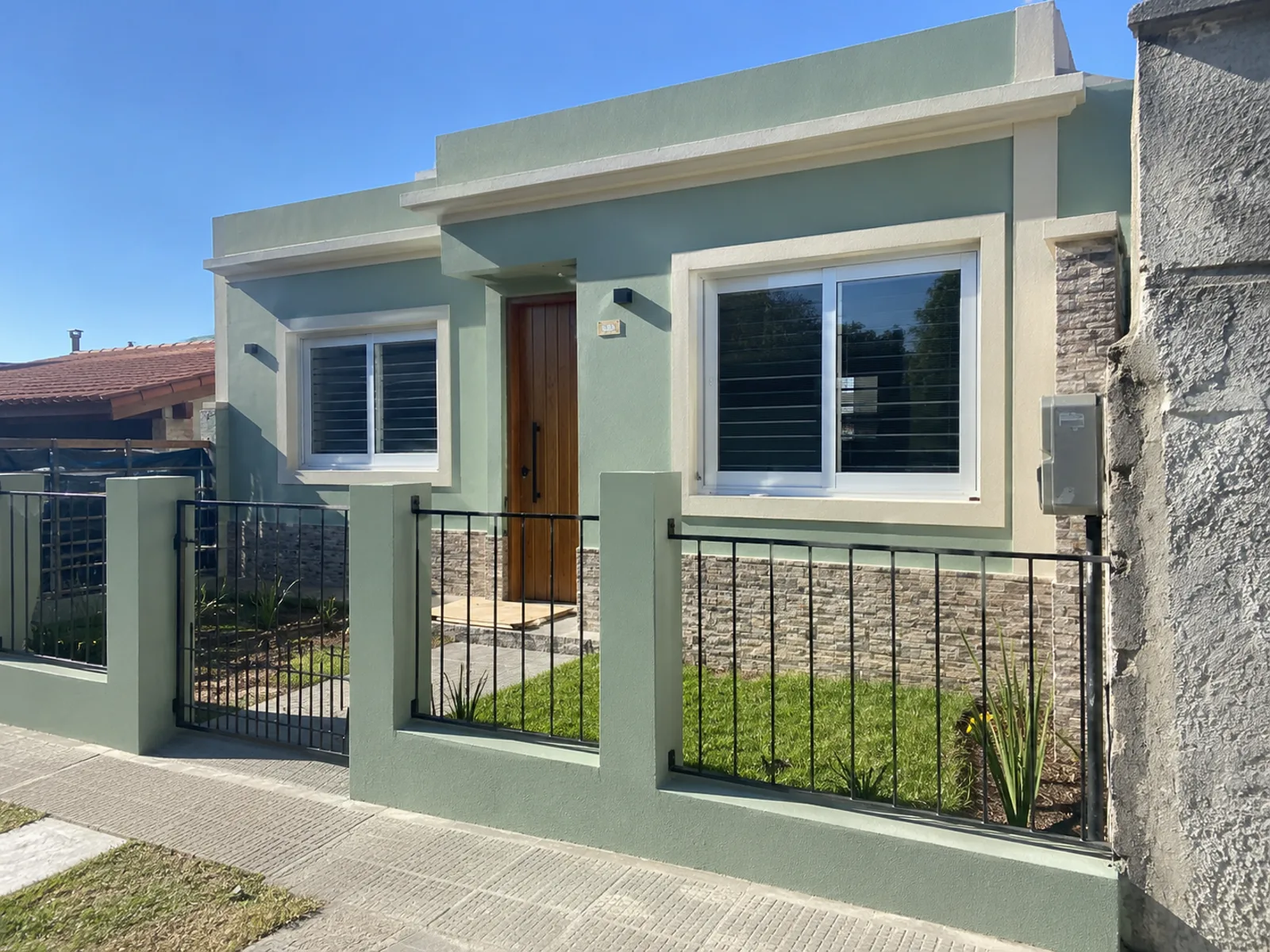 Reciclaje de fachada con ladrillo visto — ConstruFach